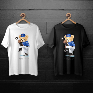 طرح لایه باز خرس تدی درحال بازی بیسبال برای چاپ روی انواع تیشرت